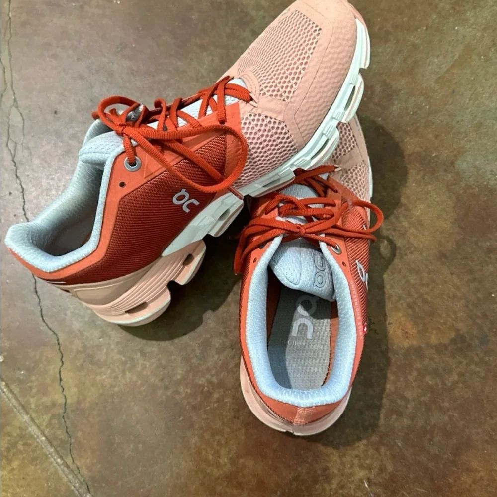 On cloud shoes - Picture 2 of 2